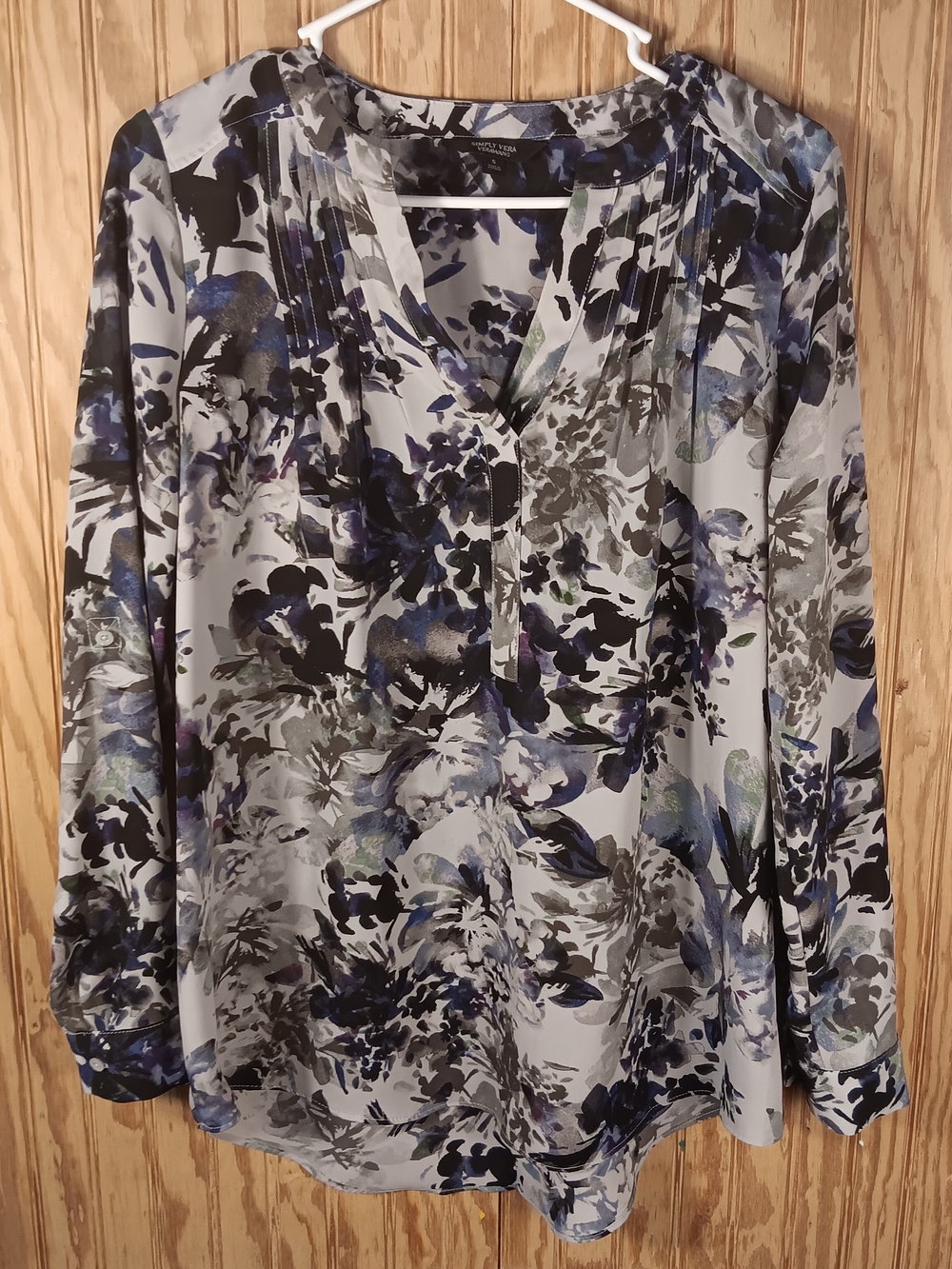 Simply Vera Vera Wang Gray Floral V-Neck Blouse